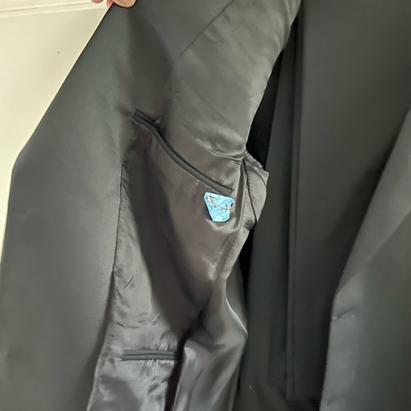 Hart Schaffner Marx Black Tuxedo. 40 Regular, Pant 34/31 - Picture 5 of 10